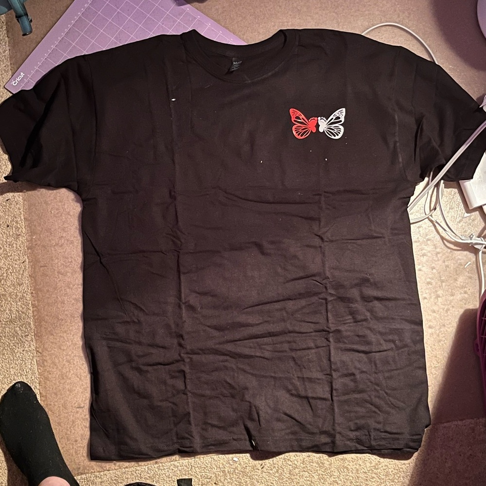 tee shirt with baby feet butterfly